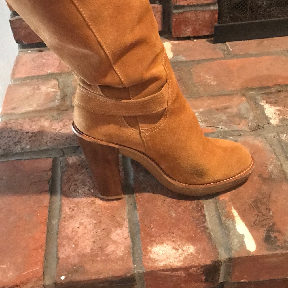 Boots - Picture 3 of 5